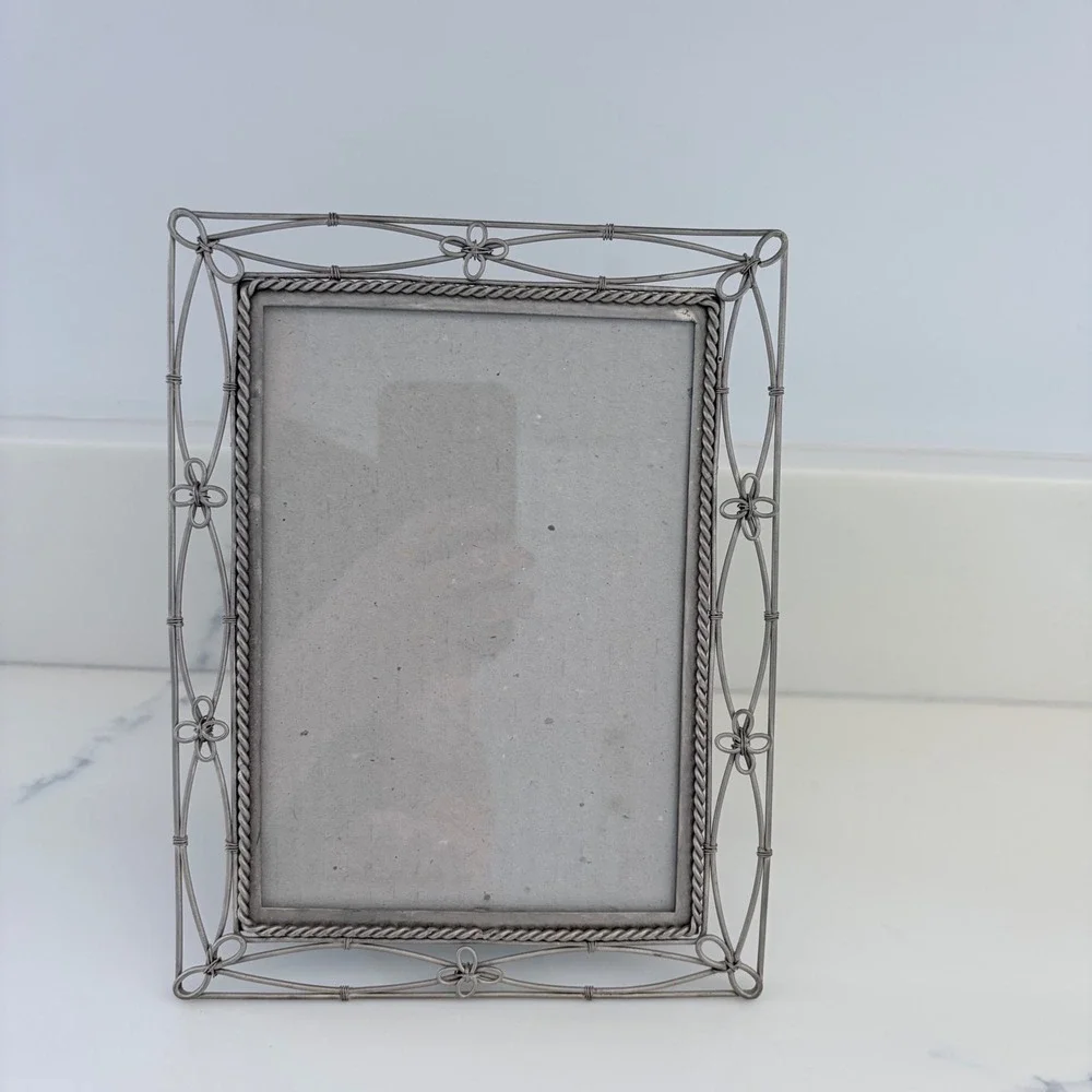 Vintage Wire Metal Photo Frame Pewter Tone Floral Bow Detail 5x7‎ Picture Frame